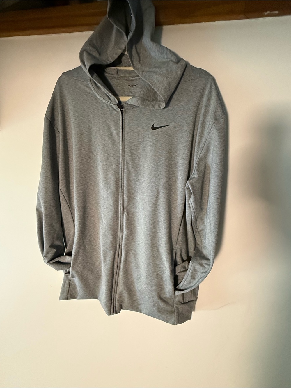 NIKE Yoga Dri-Fit Men’s Lightweight Gray Full-Zip Hoodie Jacket - Picture 8 of 9